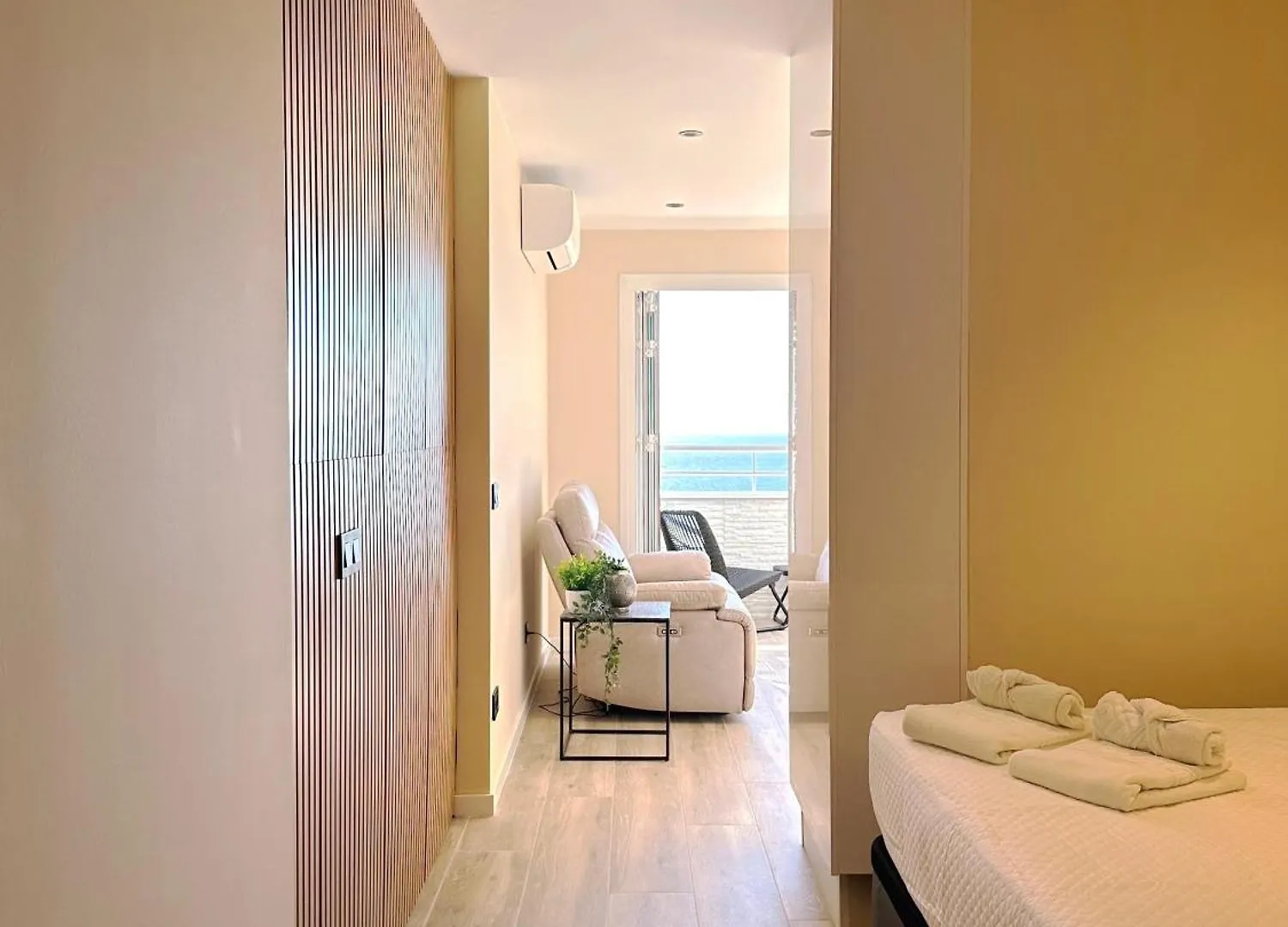 Apartment Penthouse On The Beach Empuriabrava Spain